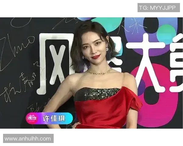 踢足球的明星们如何将麻花辫与运动风格完美结合展现个性魅力